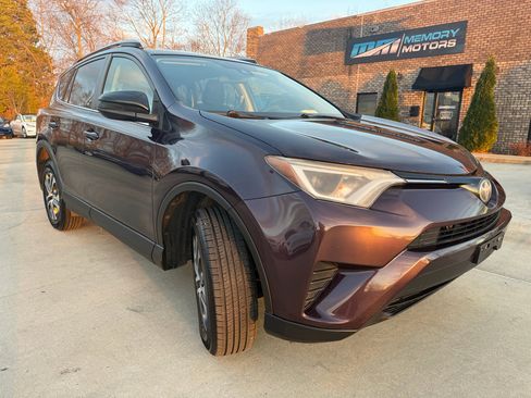 Used 2017 Toyota RAV4 LE image 3