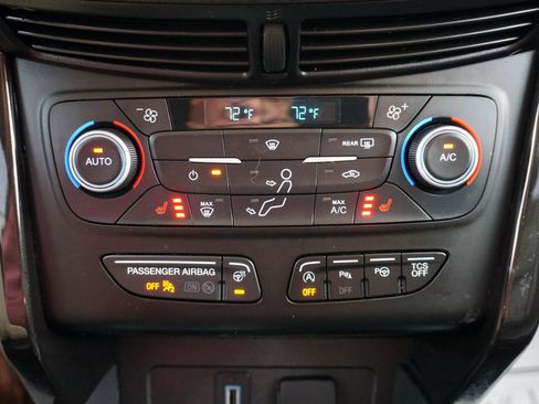 Used 2019 Ford Escape Titanium AWD/4WD image 17