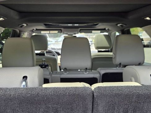 Used 2018 Land Rover Discovery HSE image 19