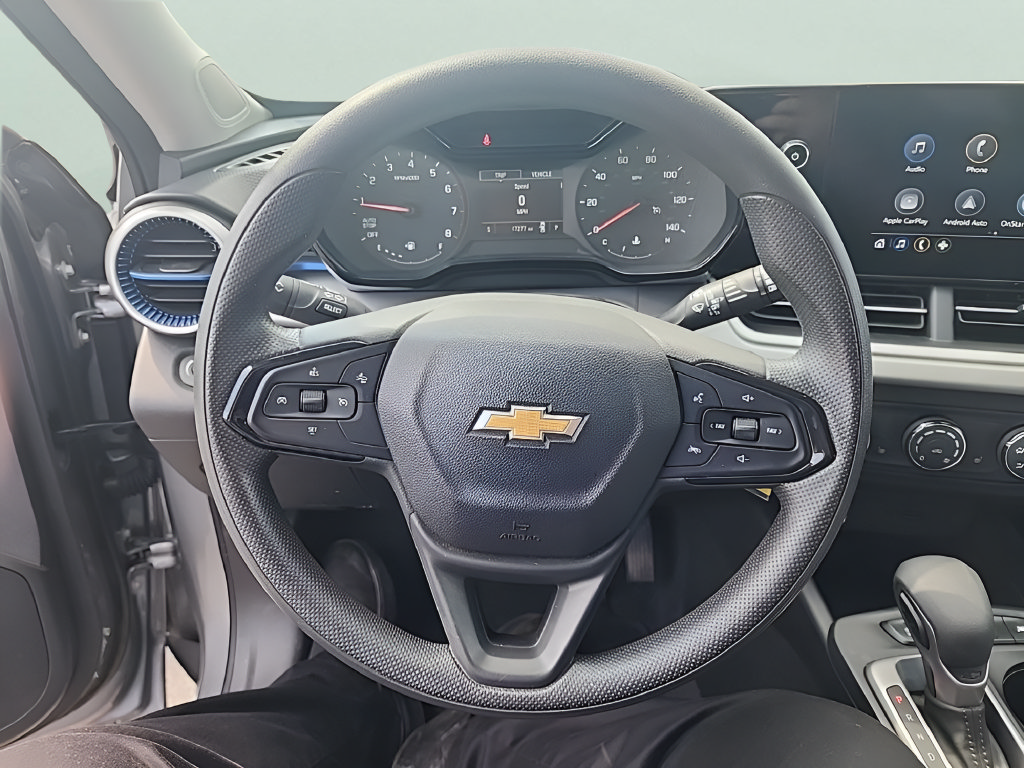 Used 2024 Chevrolet Trax LS w/ LS Convenience Package FWD image 11