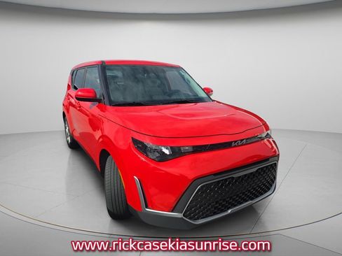 Used 2023 Kia Soul LX w/ LX Technology Package FWD image 3