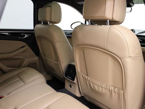 Used 2020 Porsche Macan AWD/4WD image 38