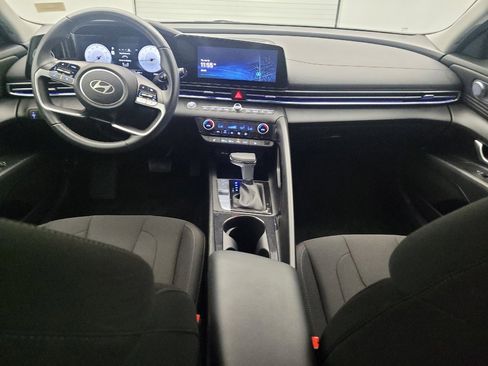 Used 2025 Hyundai Elantra SEL FWD image 22