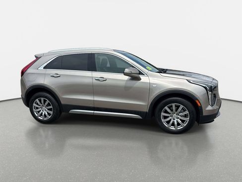 Used 2022 Cadillac XT4 Premium Luxury w/ Enhanced Visibility Package FWD image 3