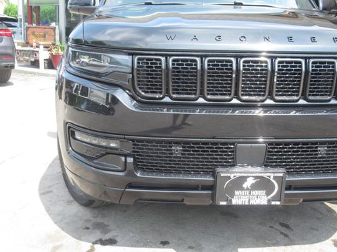 Used 2024 Jeep Wagoneer Series II AWD/4WD image 3