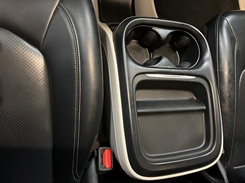 Used 2021 Chrysler Voyager Lxi image 17