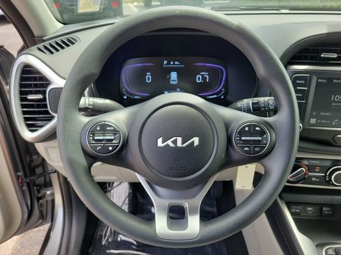 Used 2025 Kia Soul LX w/ LX Technology Package FWD image 26