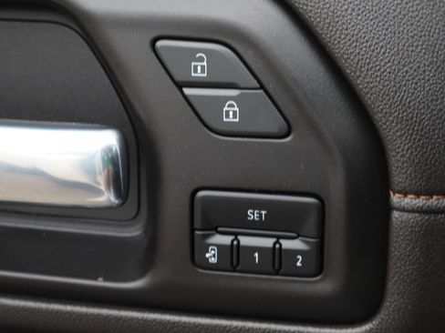 Used 2022 GMC Sierra 2500 AT4 w/ AT4 Premium Plus Package AWD/4WD image 19