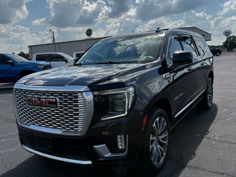 Used 2023 GMC Yukon XL Denali AWD/4WD image 3