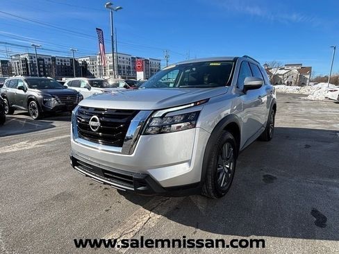 Used 2024 Nissan Pathfinder SV AWD/4WD image 7