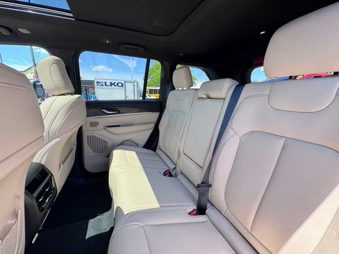 New 2026 Jeep Grand Cherokee Limited AWD/4WD image 17
