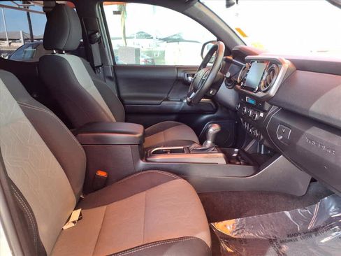 Used 2021 Toyota Tacoma TRD Off-Road w/ Technology Package image 22