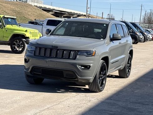 Used 2022 Jeep Grand Cherokee Laredo X image 14
