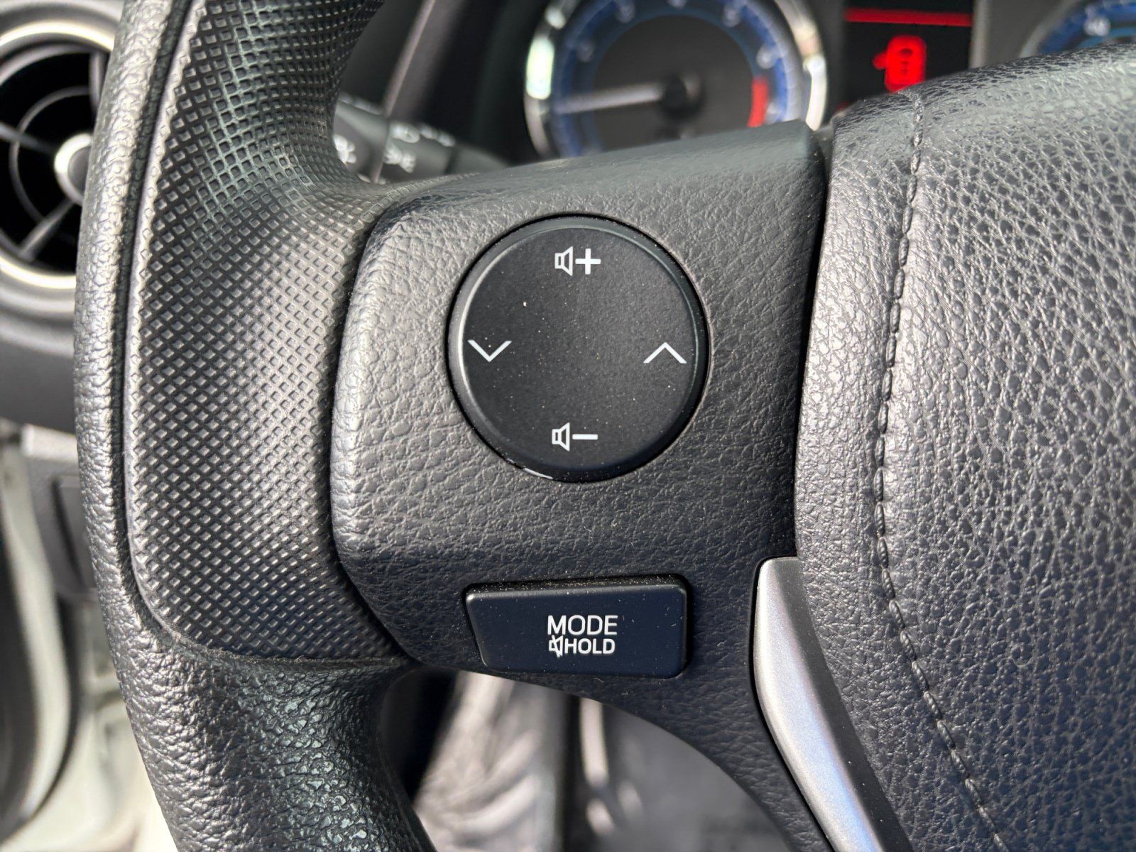 Used 2019 Toyota Corolla LE FWD image 14
