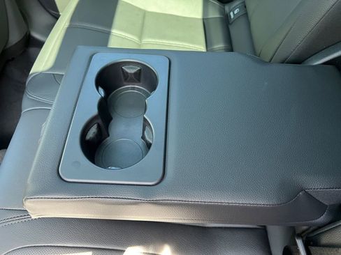 New 2026 Land Rover Range Rover Velar Dynamic SE image 23