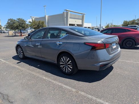 Used 2024 Nissan Altima 2.5 SV FWD image 8