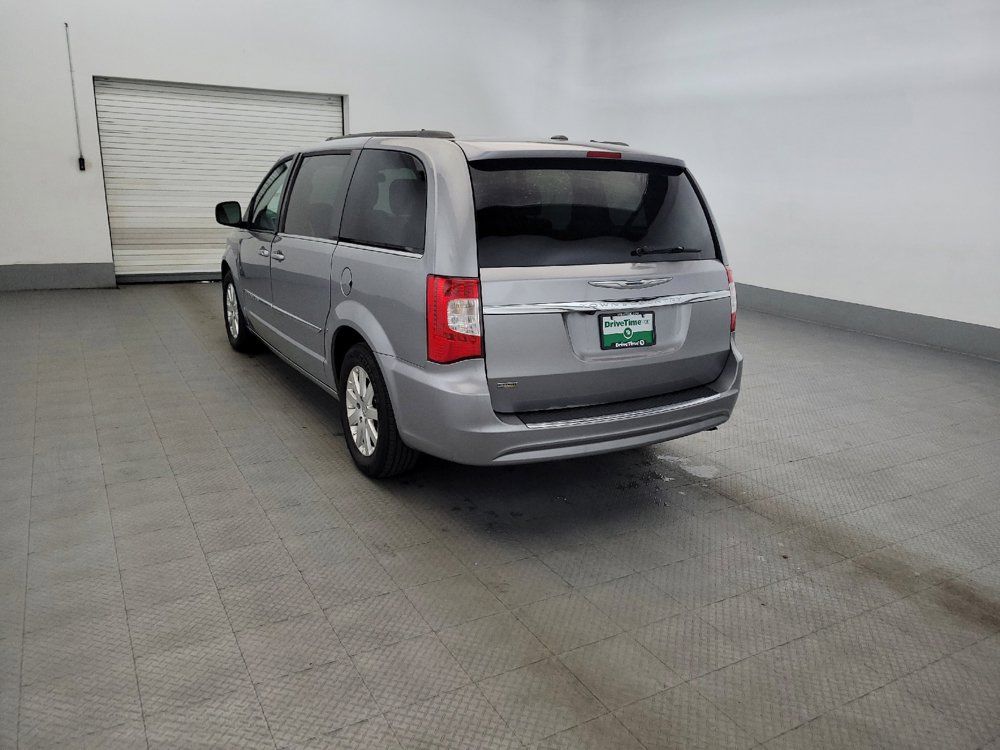 Used 2016 Chrysler Town & Country Touring FWD image 5
