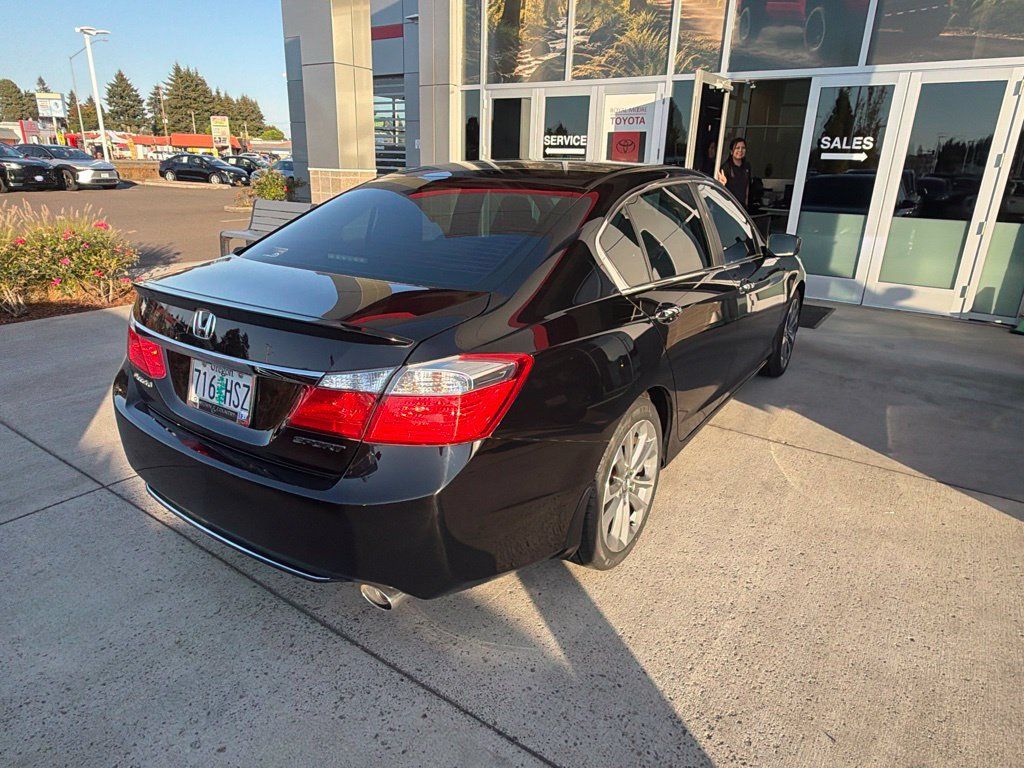 Used 2015 Honda Accord Sport image 4