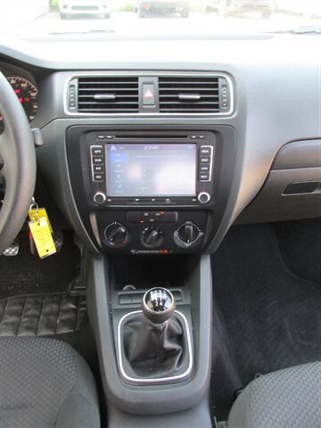 Used 2011 Volkswagen Jetta Sedan FWD image 18