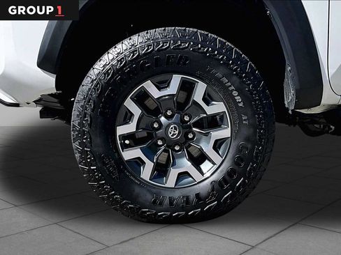 Used 2023 Toyota Tacoma TRD Off-Road w/ TRD Premium Off Road Package AWD/4WD image 11