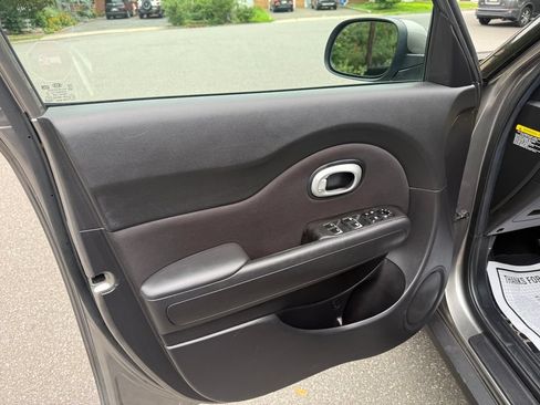 Used 2018 Kia Soul + FWD image 12