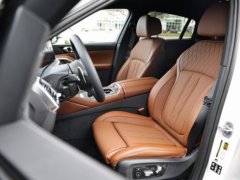 New 2026 BMW X6 xDrive40i w/ Climate Comfort Package image 21