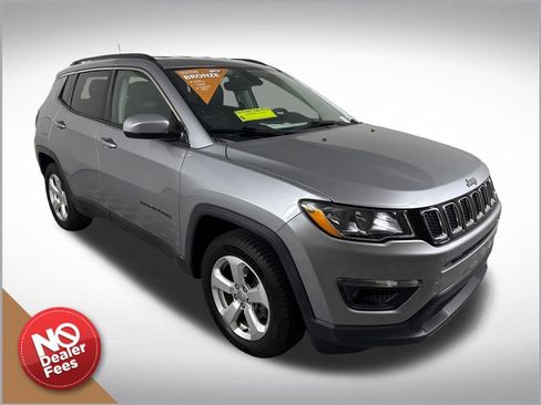 Used 2018 Jeep Compass Latitude FWD image 1