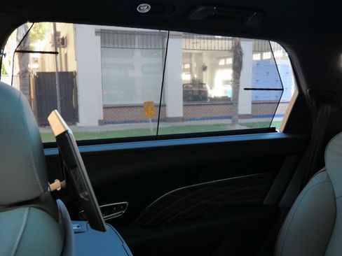 New 2025 Bentley Bentayga Extended Wheelbase image 33