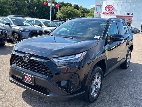 Used 2024 Toyota RAV4 XLE FWD image 3