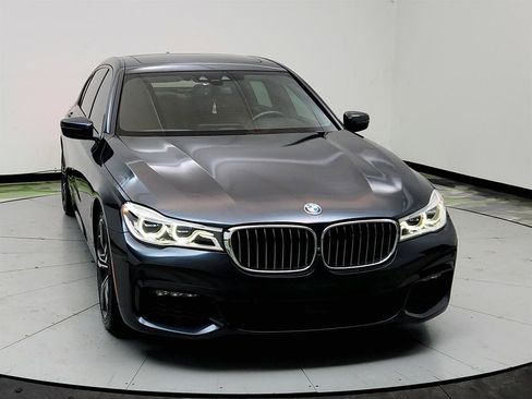 Used 2018 BMW 750i RWD image 2