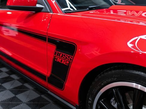 Used 2012 Ford Mustang Boss 302 w/ Boss 302 Accessory Pkg RWD image 5