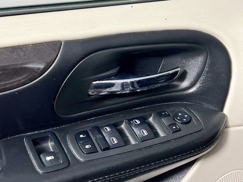 Used 2019 Dodge Grand Caravan SE FWD image 10