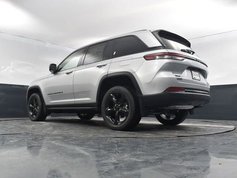 New 2025 Jeep Grand Cherokee Altitude w/ MOPAR Finishing Package AWD/4WD image 52