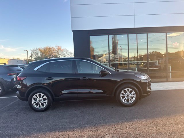 Used 2023 Ford Escape Active w/ Tech Pack #2 AWD/4WD image 2