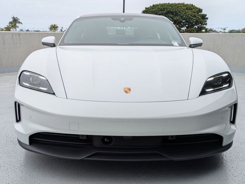 Certified 2025 Porsche Taycan AWD/4WD image 6