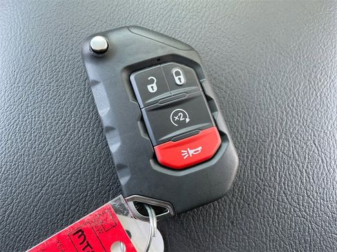 New 2025 Jeep Gladiator Sport image 34