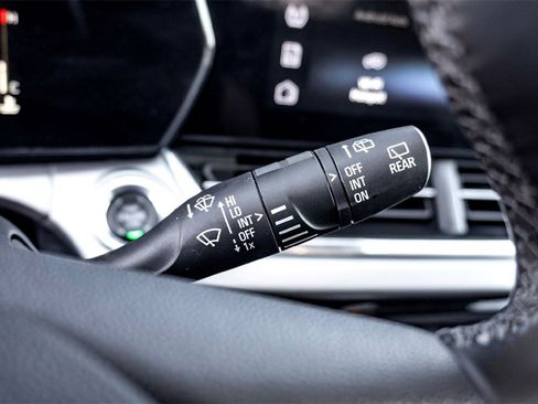 Used 2025 Chevrolet Trax LT w/ Driver Confidence Package image 21