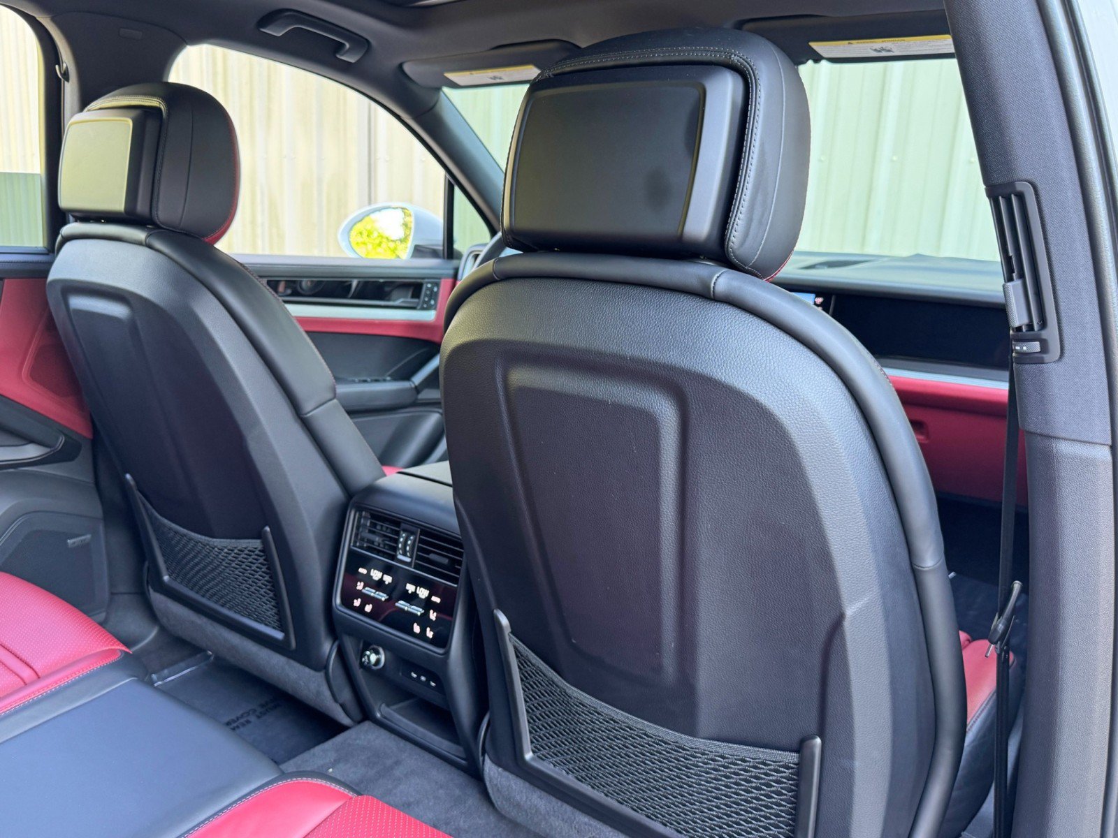 Used 2024 Porsche Cayenne AWD/4WD image 35