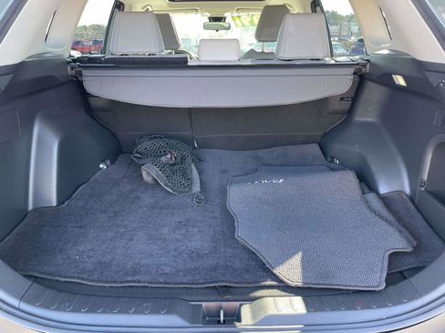 Used 2022 Toyota RAV4 XLE Premium image 8