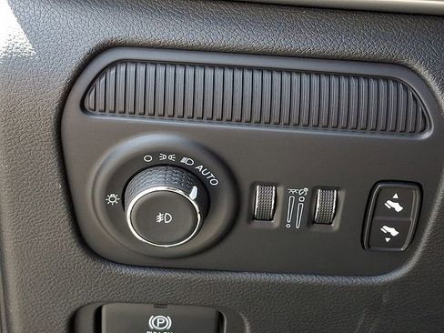 Used 2024 Jeep Wagoneer Series III image 24