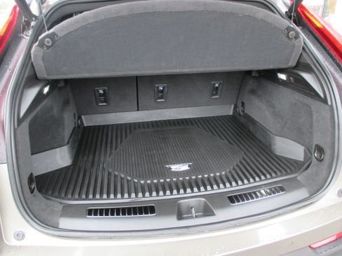 Used 2020 Cadillac XT4 Premium Luxury w/ Cold Weather Package image 10