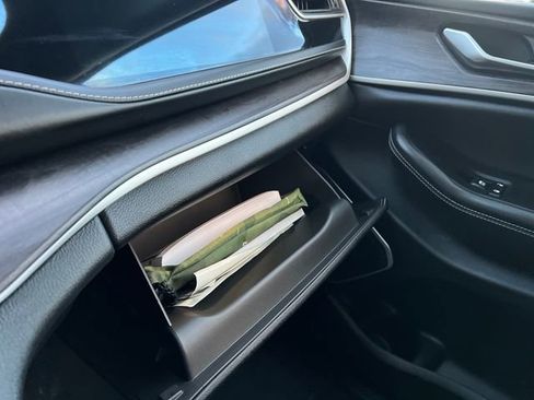 Used 2022 Jeep Grand Cherokee Limited 4xe image 35