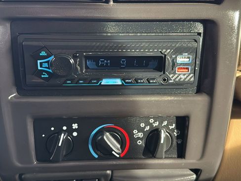 Used 2001 Jeep Wrangler Sahara image 19