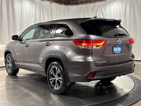 Used 2019 Toyota Highlander Plus AWD/4WD image 9