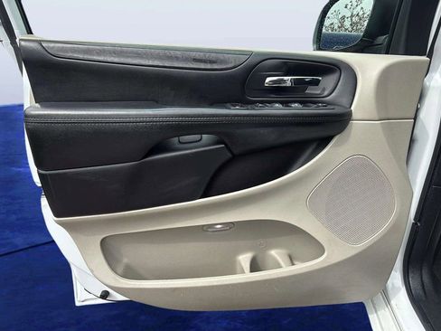 Used 2019 Dodge Grand Caravan SE w/ UConnect Hands-Free Group FWD image 19