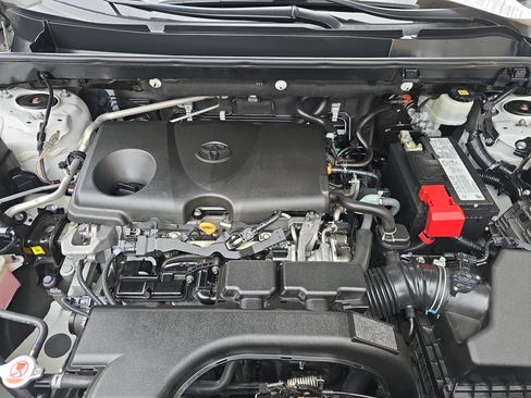 Used 2020 Toyota RAV4 LE FWD image 29