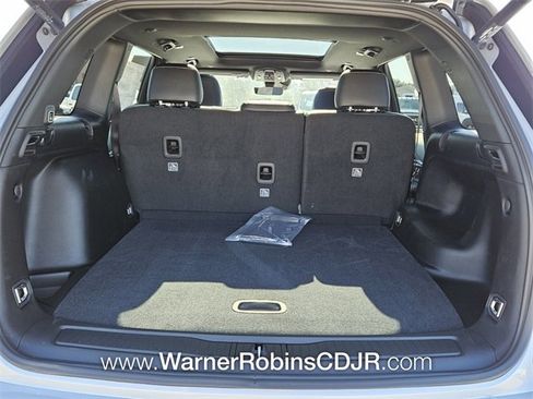 New 2025 Jeep Grand Cherokee Limited w/ Black Appearance Package image 12