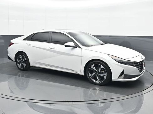 Used 2022 Hyundai Elantra Limited image 8