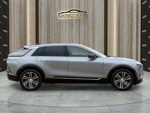 Used 2024 Cadillac Lyriq Luxury image 10