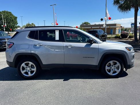 Used 2024 Jeep Compass Latitude AWD/4WD image 2